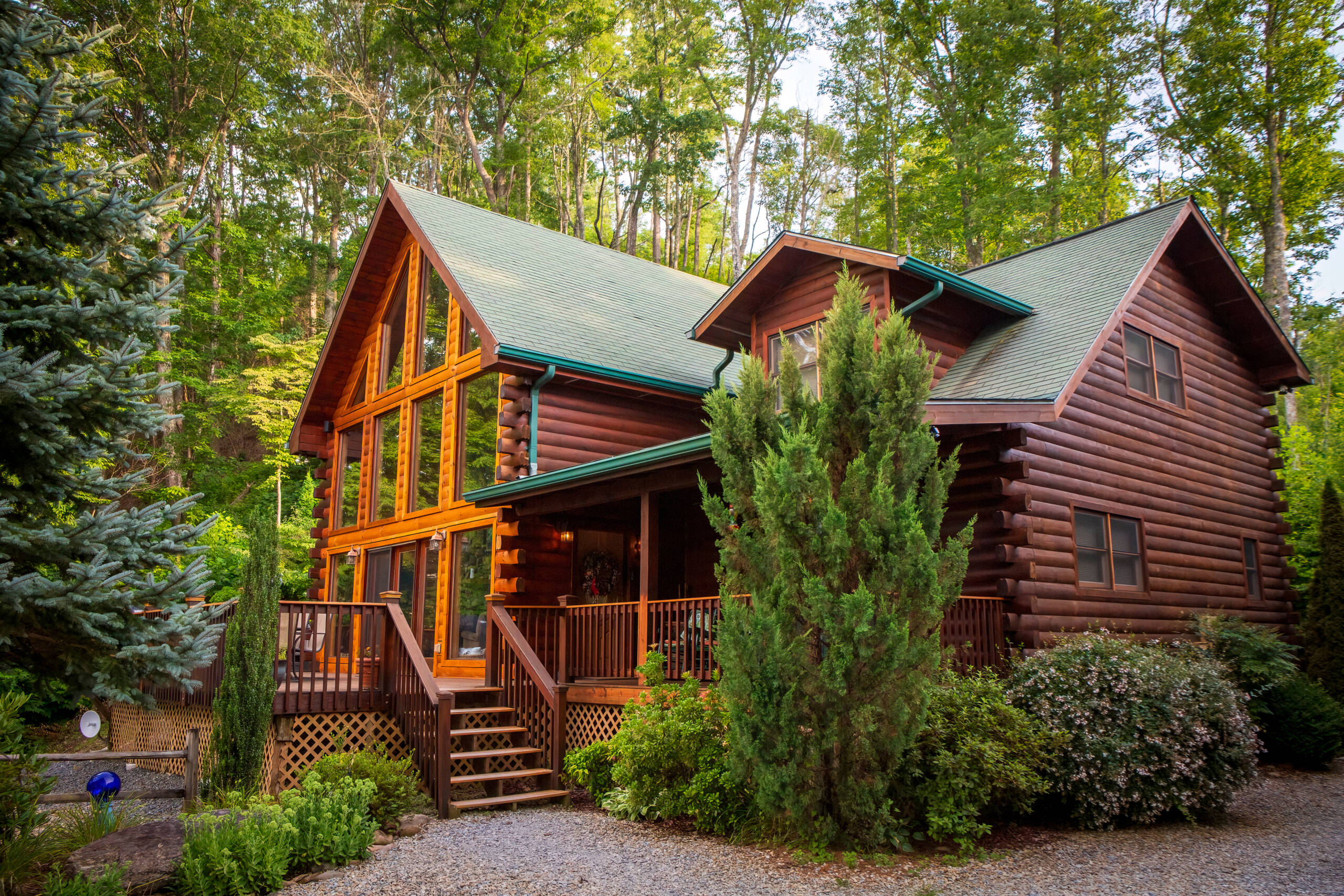Log,Mountain,Cabin,Deep,In,The,Woods